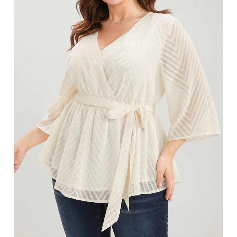NWT Cream Bloomchic 3/4 Sleeve Blouse